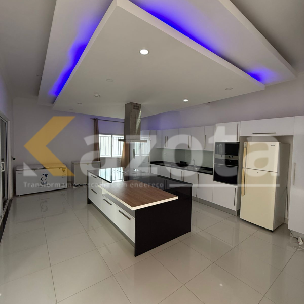 Vivenda V6 Duplex com Piscina – Camama | Próximo ao Descontão
