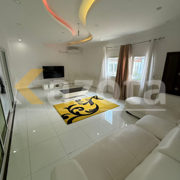 Vivenda V6 Duplex com Piscina – Camama | Próximo ao Descontão