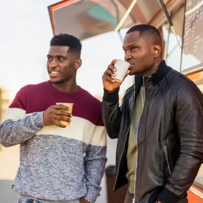 O LABIRINTO DOS INTERMEDIÁRIOS: COMO A FALTA DE REGULAÇÃO ESTÁ CUSTANDO MILHÕES AOS ANGOLANOS EM LUANDA